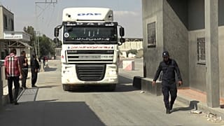 شاحنات وقود تدخل قطاع غزة مع إعادة فتح معبر كرم أبو سالم