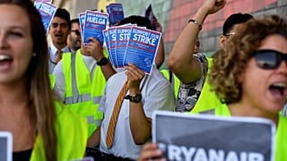Ryanair-Angestellte bei einem Protest am Terminal 2 an Barcelonas "El Prat" Flughafen, 01.07.2022