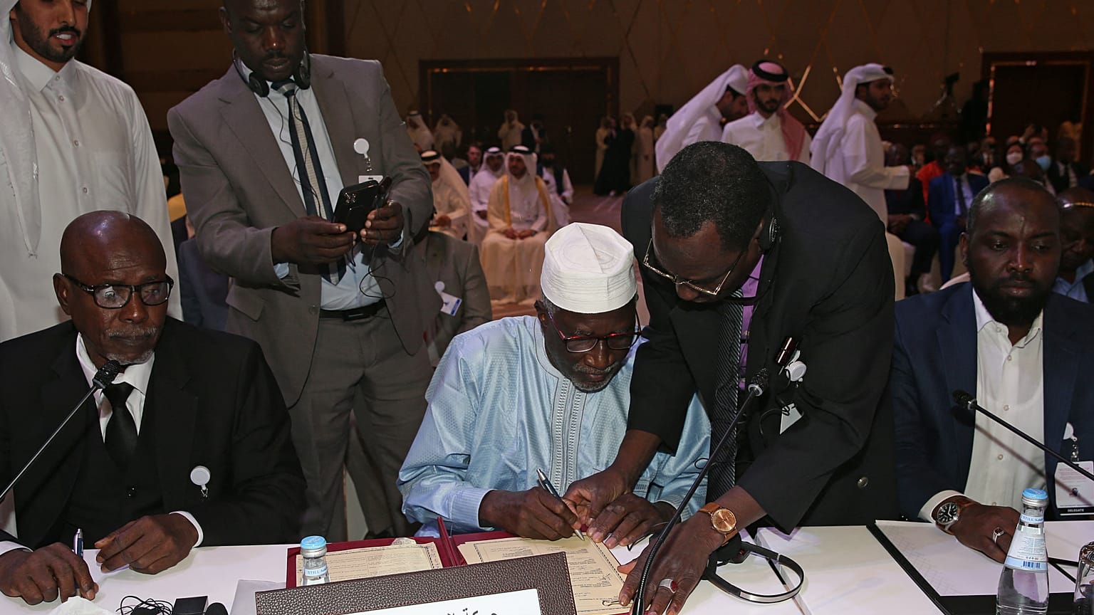 جانب من جلسات الحوار الوطني في الدوحة