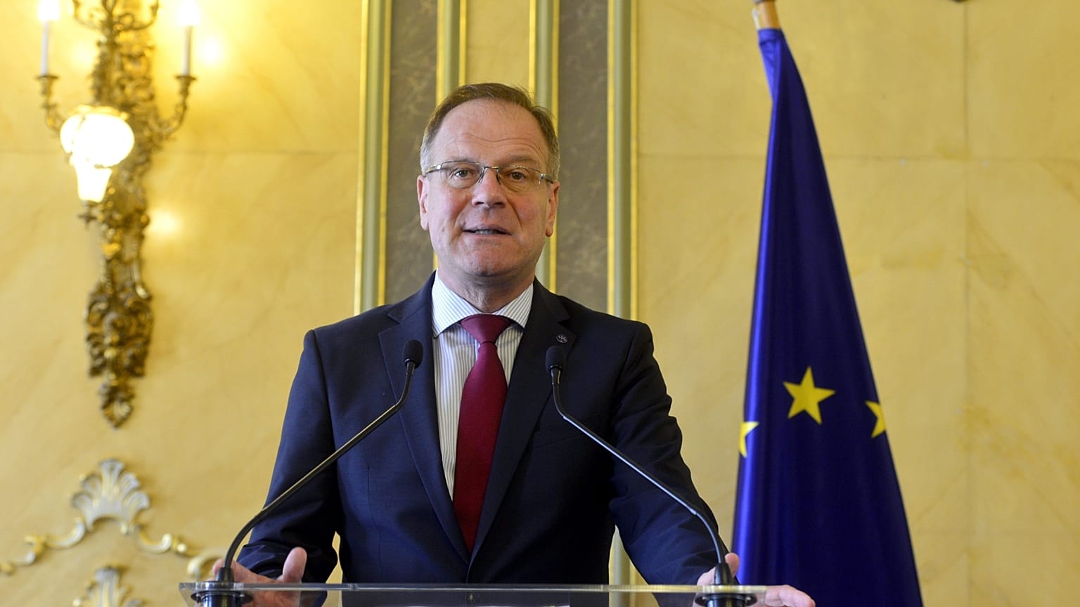 Navracsics Tibor egy budapesti sajtóértekezleten