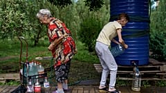 Wasser holen in Slowjansk - eine gefährliche Aufgabe für diese Frauen.