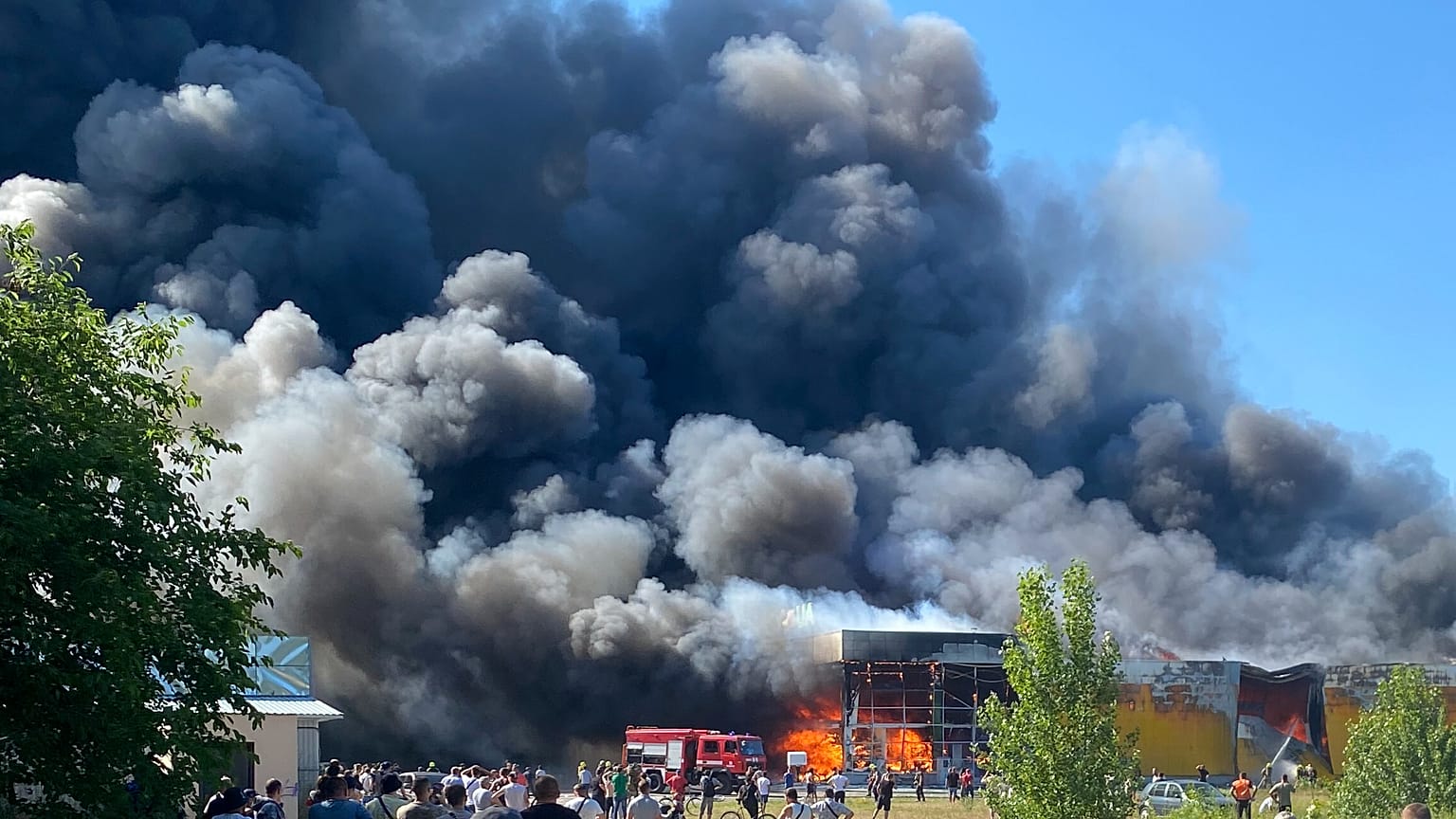 Ukrayna'da Rusya tarafından hedef alınan bir alışveriş merkezi
