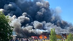 Ukrayna'da Rusya tarafından hedef alınan bir alışveriş merkezi