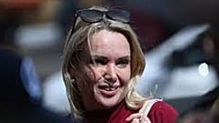 Marina Owsjannikowa wegen "Diskreditierung" des russischen Militärs verurteilt.