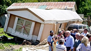 Αυτοψία του αμερικανού προέδρου Τζο Μπάιντεν στις από τις πρόσφατες πλημμύρες πληγείσες περιοχές του Κεντάκι
