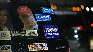 FBI'ın malikanesini bastığı Donald Trump'a Florida'daki yandaşları destek verdi
