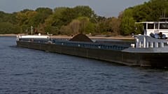 Binnenschiff auf dem Rhein