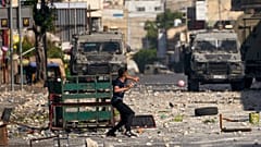 A rajtaütés során az izraeli erők civil ellenállásba is ütköztek