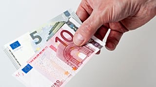 Amid inflation and a cost of living crisis, is cash making a comeback?