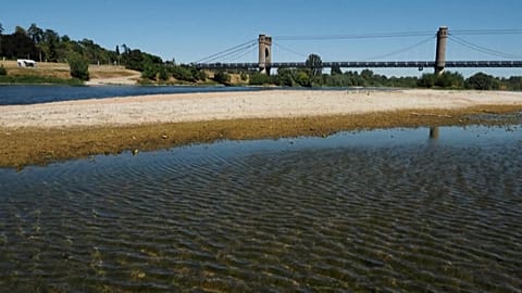 France drought: Loire river so low it can be crossed on foot