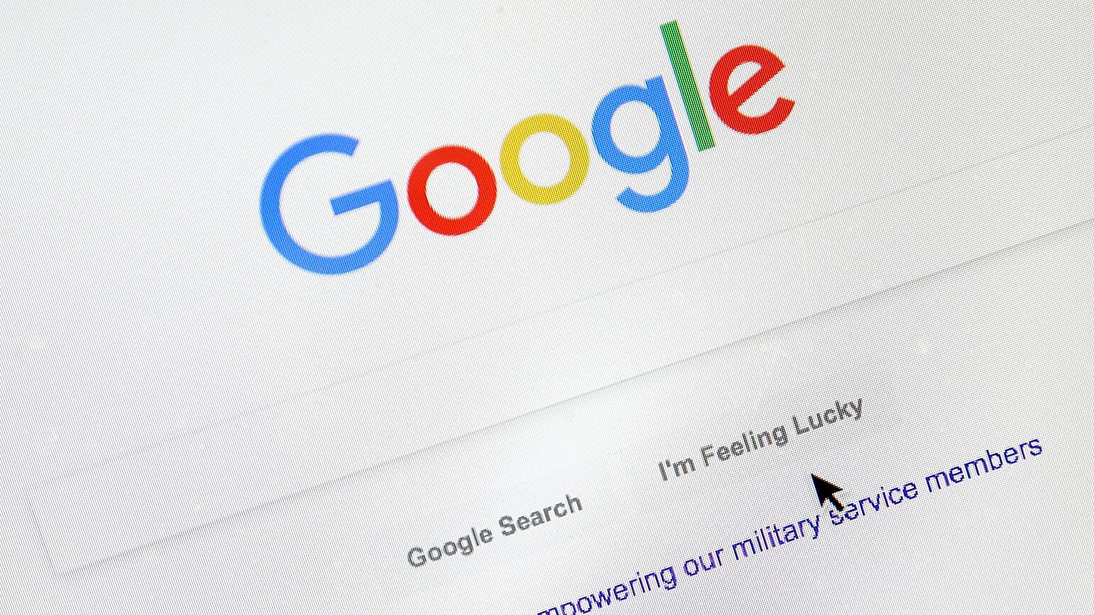 Google was temporarily down on Tuesday night, causing thousands of complaints from users.
