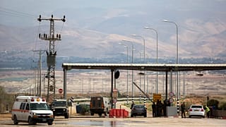 مدخل معبر الملك حسين الحدودي الرئيسي للفلسطينيين من الضفة الغربية حيث يتحول المسافرين إلى الأردن المجاور وما وراءه. 10 مارس 2014.