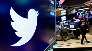 ووفقا لنسخة من الحكم اعتبرت المحكمة أحمد أبو عمو مذنبا بتهم عدة بينها غسل الأموال والاحتيال وبكونه عميلا غير شرعي لحكومة أجنبية.