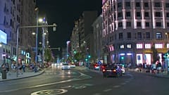  Die Beleuchtung von Schaufenstern und Denkmälern muss in Spanien nach 22.00 Uhr ausgeschaltet werden.