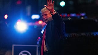 Donald Trump kedden, a New York-i Trump Tower előtt
