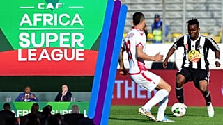 A g. : le président de la CAF Patrice Motsepe et le patron de la FIFA Gianni Infantino / A dr. : Deo Kanda attaquant du TP Mazembe 