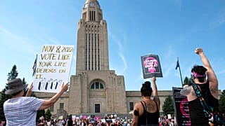 Archives - Des manifestants pro-avortement devant le Capitole de l'État du Nebraska, le 4 juillet 2022.
