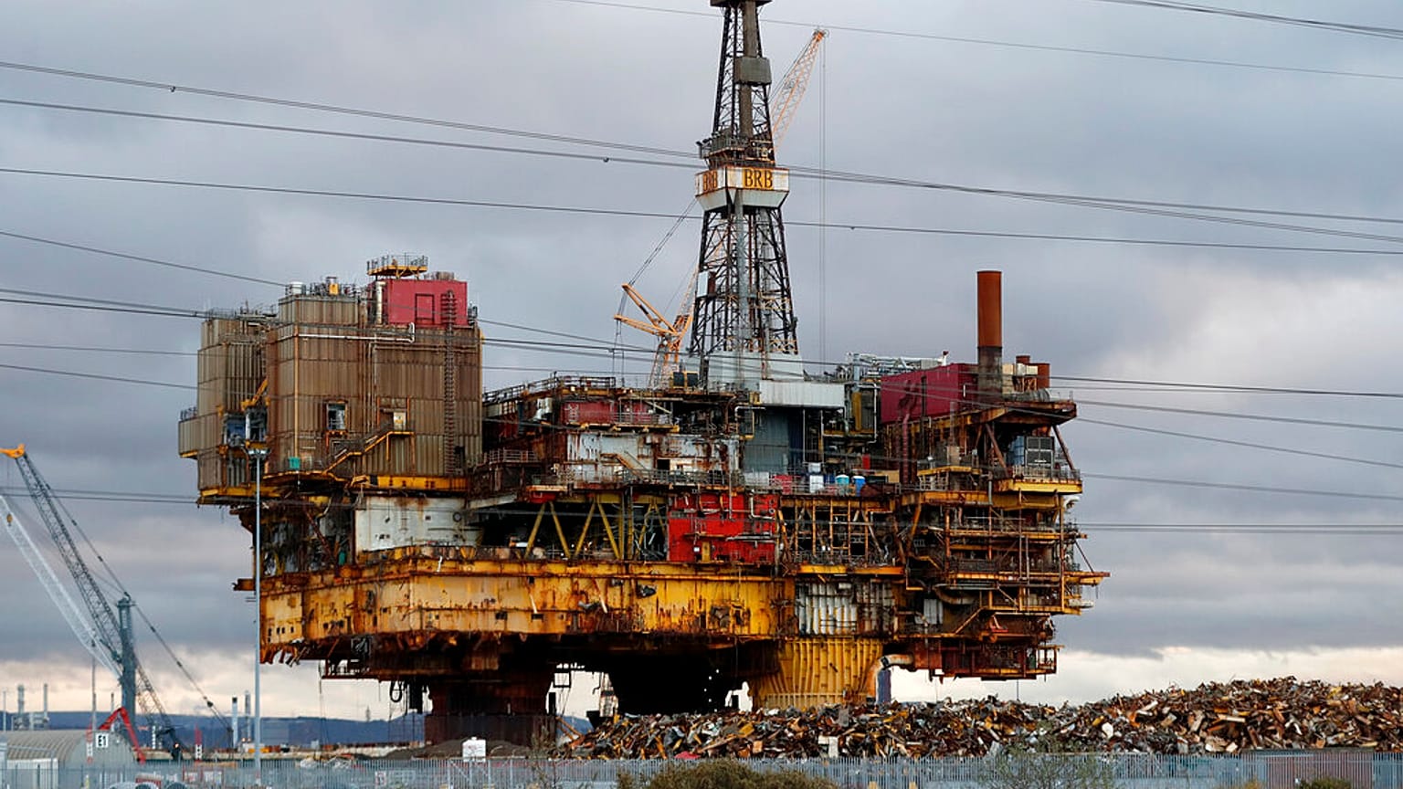 Eine alte Ölplattform in Hartlepool, England, 11.11.2019