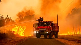 Combate ao incêndio em Hostens, a sul de Bordéus, em França