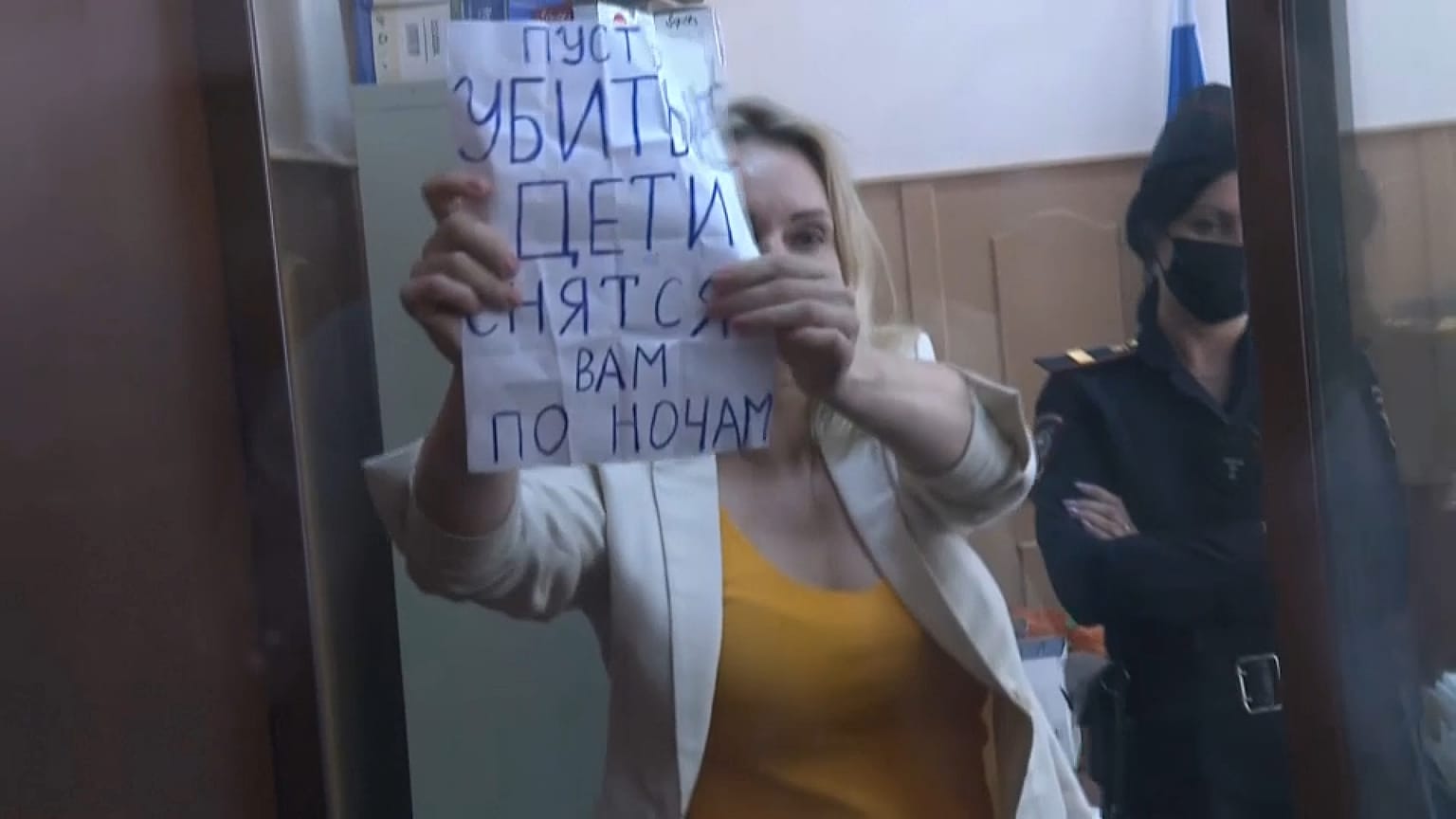Marina Ovszjannikova üzenete: "Remélem a halott gyermekek kísértenek álmaitokban"