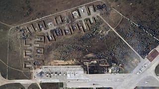 Photo satellite montrant la base russe de Saki, en Crimée, après les explosions, le 9 août 2022
