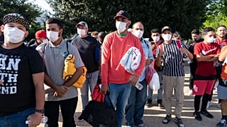 El Gobierno de Texas también ha enviado autobuses con indocumentados a Washington. 