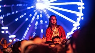 Tömeg a nagyszínpad előtt csütörtök este, a Kings of Leon koncertje alatt
