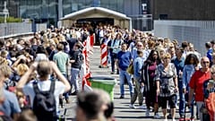Amsterdam’s Schiphol Airport has launched a compensation scheme for travellers who missed their flights because of lengthy delays.
