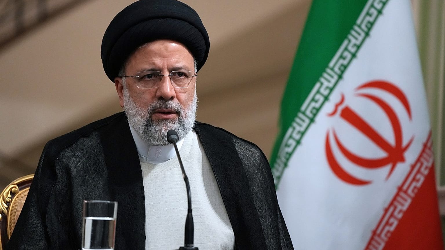 الرئيس الإيراني إبراهيم رئيسي في قصر سعد آباد في طهران، إيران.