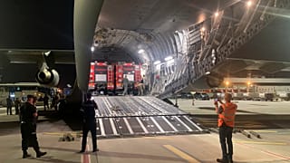 Выгрузка румынской пожарной техники во Франции.
