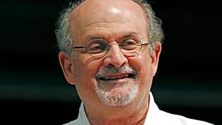 Az író, Salman Rushdie egy Mississippi Könyv Fesztiválon, 2018-ban, Jacksonban.
