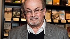 Salman Rushdie nach Attentat schwer verletzt