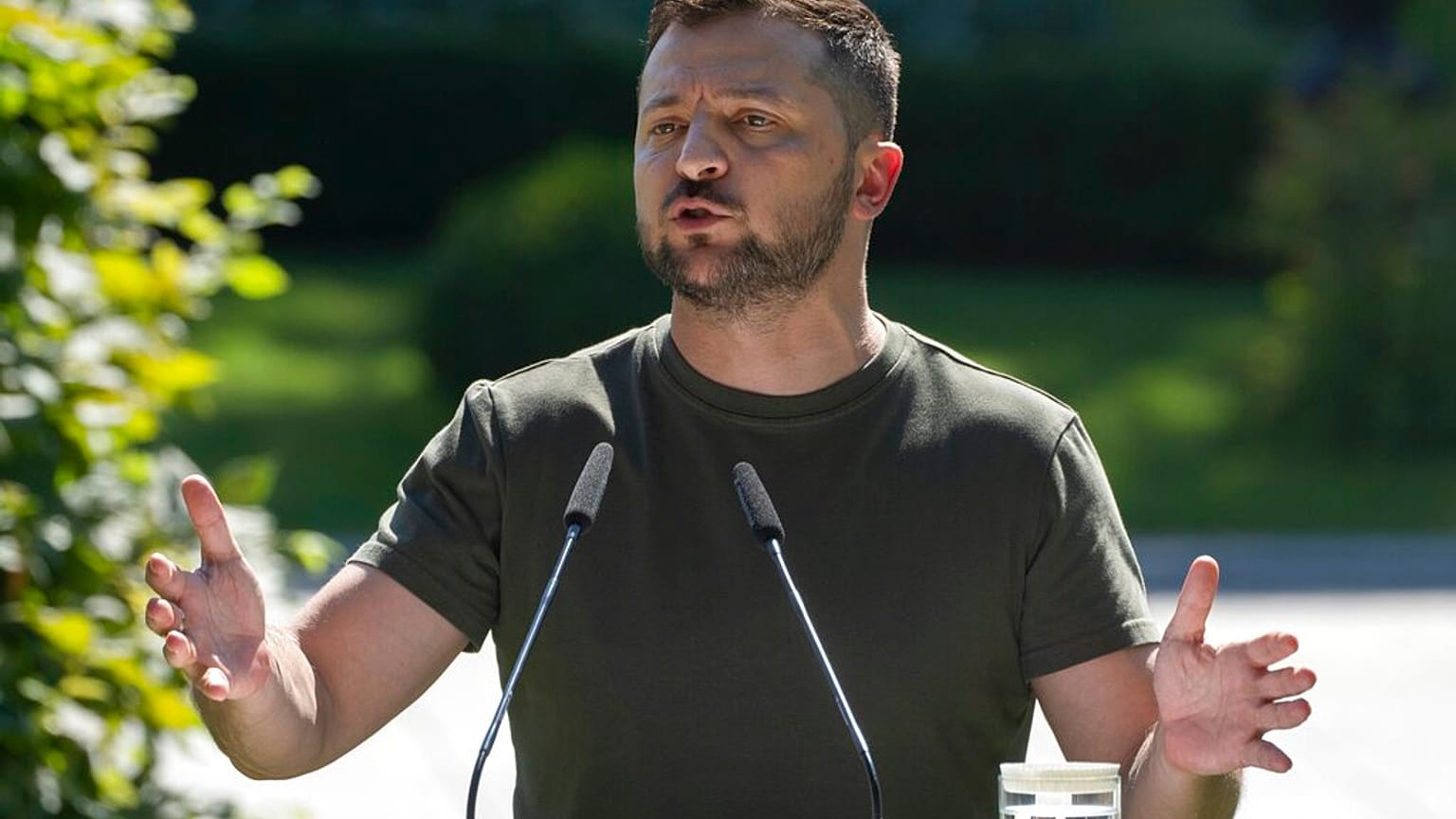 ARCHIVO - El presidente ucraniano Volodímir Zelenski habla en una conferencia de prensa en Kyiv, Ucrania, el 28 de julio de 2022