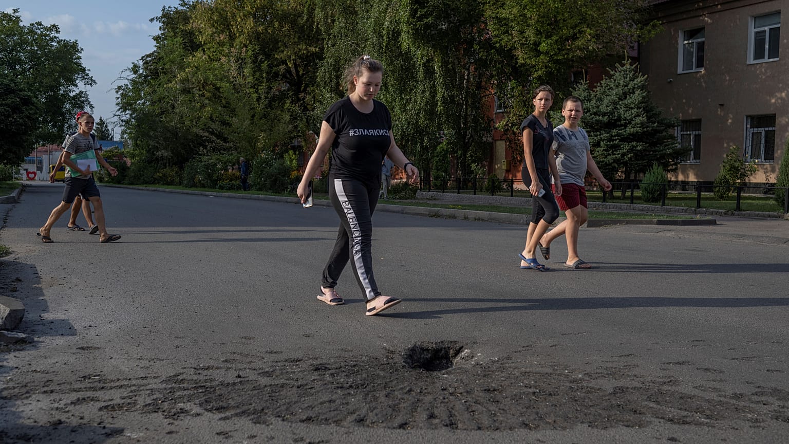 Улица в городе Марганец в нескольких километрах от Запорожской АЭС.