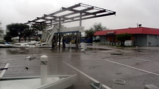 Hurrikán utáni fotók 2004. szeptember 5-én, vasárnap a floridai Melbourne-ben.