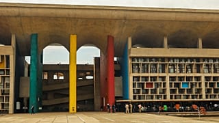 أمام المحكمة العليا في البنجاب وهاريانا في شانديغار، الهند.