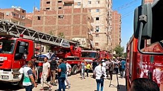 Δυνάμεις της πυροσβεστικής στο σημείο της πυρκαγιάς σε Κοπτική εκκλησία στο Κάιρο