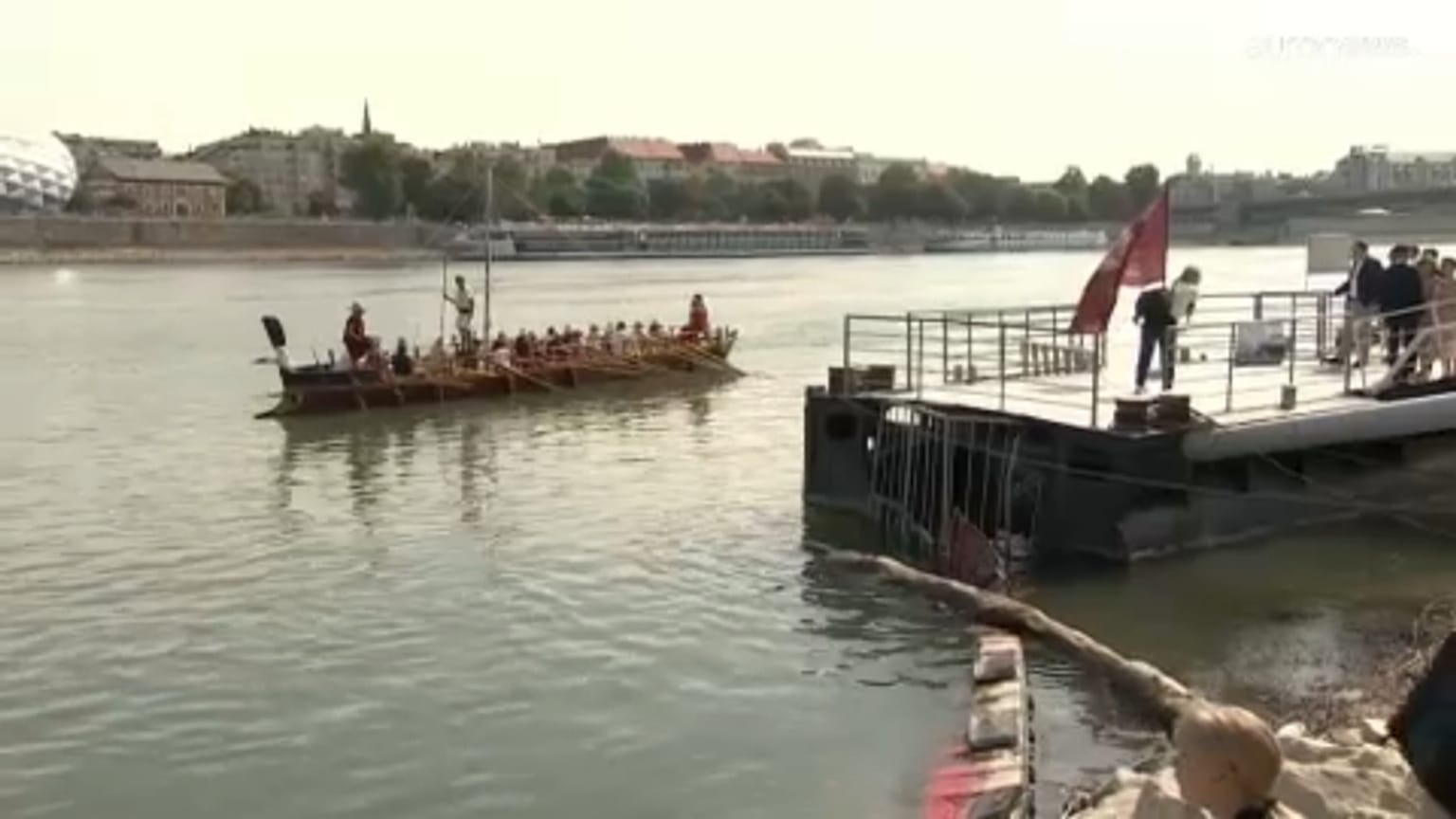 Befut a BME epülete elé az ókori római őrhajó másolata 2022. augusztus 15-én