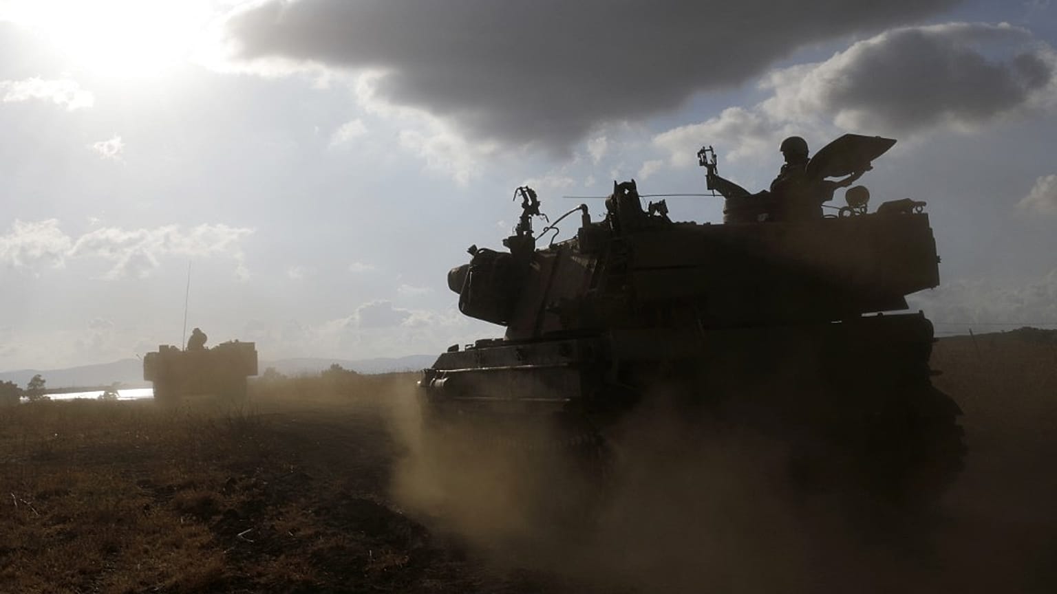 Golan tepelerinde tatbikat yapan İsrail askerleri (arşiv)