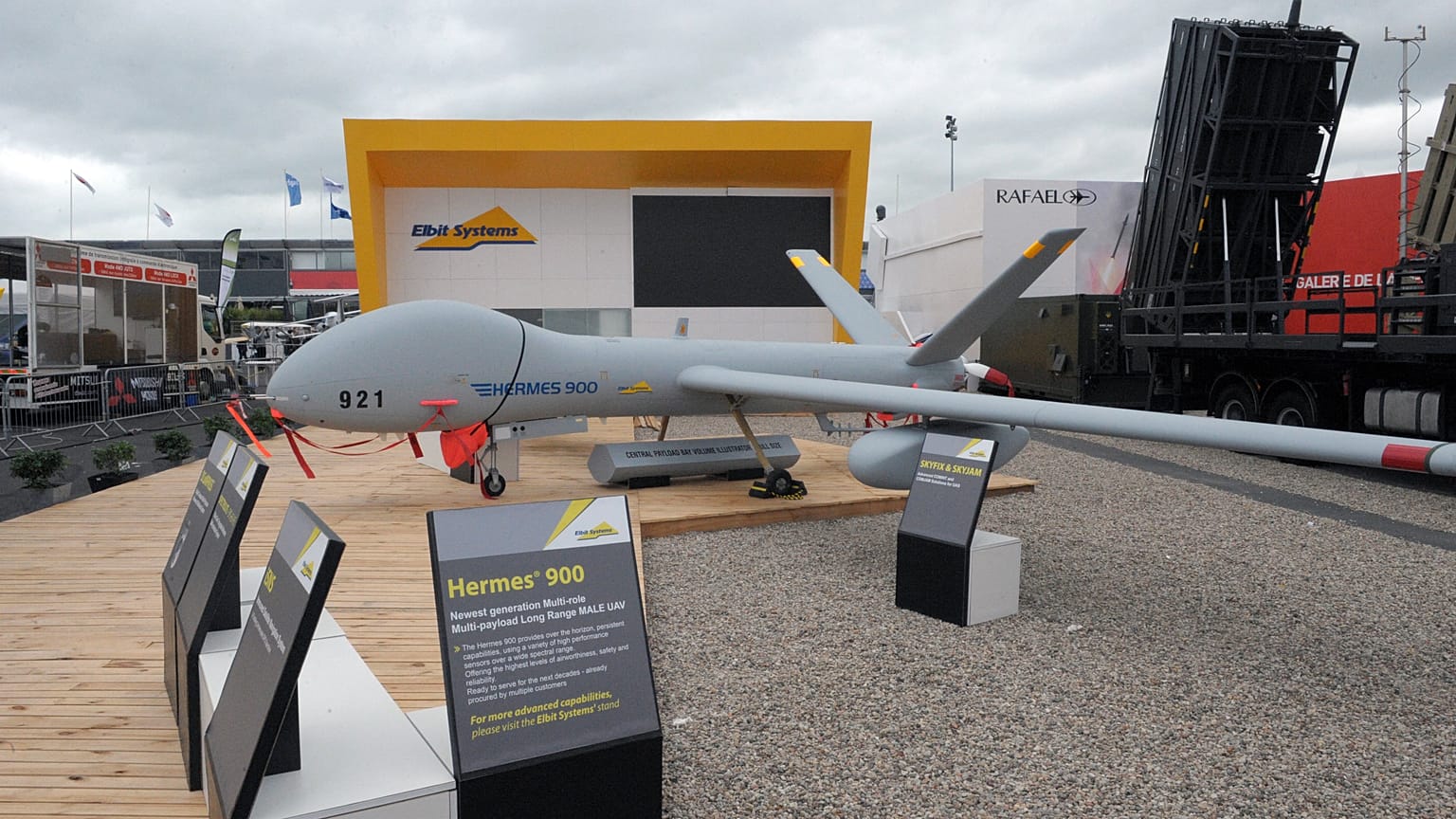 مركبة بدون طيار (UAV) من تصميم الشركة الإسرائيلية "البيت سيستيم"، معروضة بالقرب من باريس، فرنسا، في 23 يونيو 2013