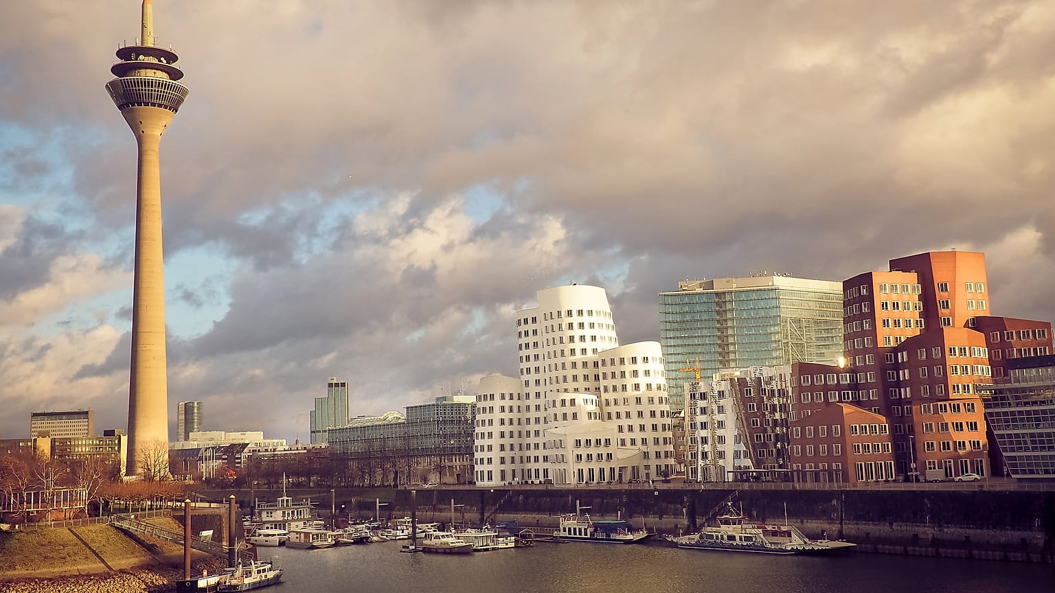 Stadtansicht Düsseldorf -Symbolbild-
