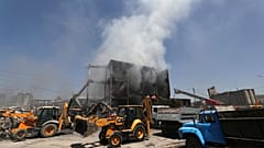 Patlama sonucu yıkılan bina enkazında arama kurtarma çalışmaları sürüyor