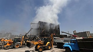 Patlama sonucu yıkılan bina enkazında arama kurtarma çalışmaları sürüyor