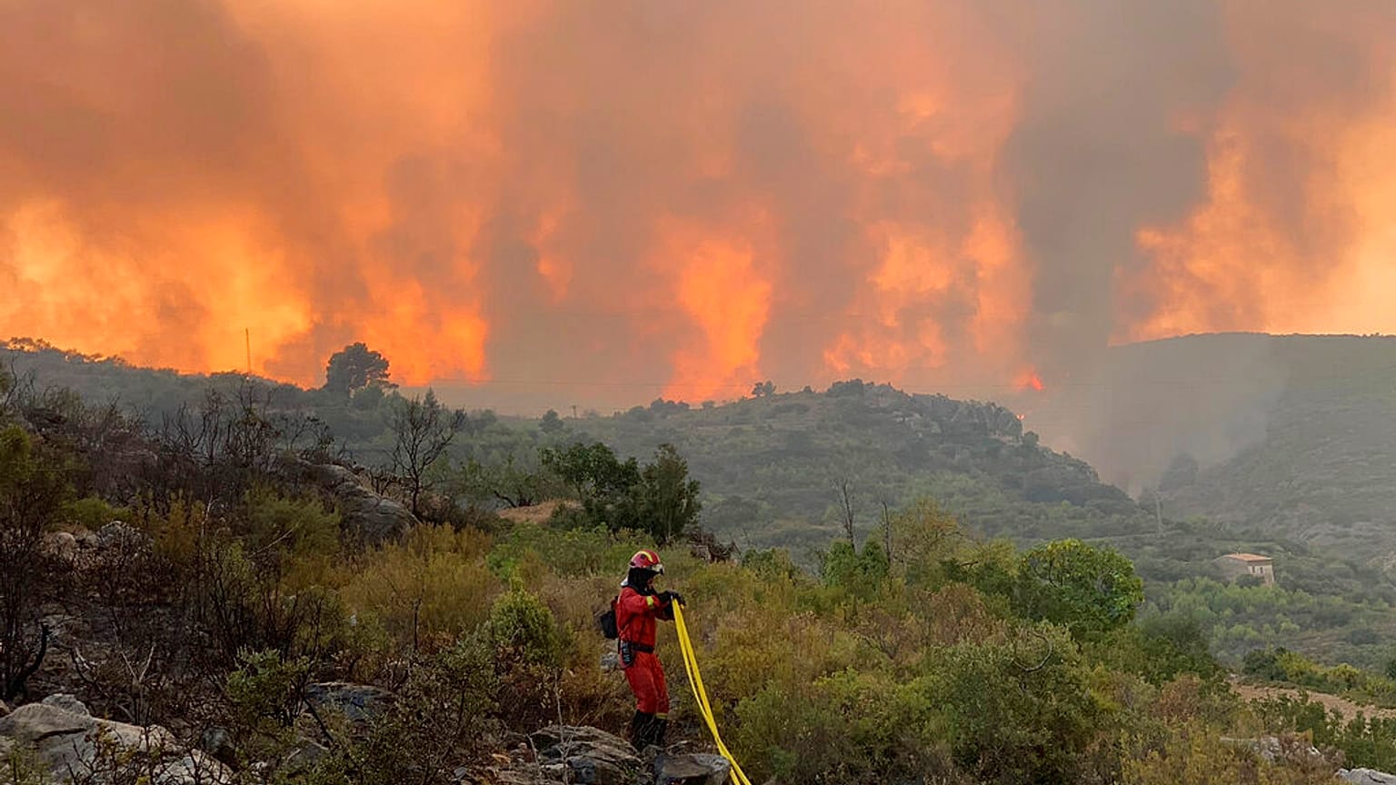 L'incendie près de Les Useres, en Espagne, le 15 août 2022.