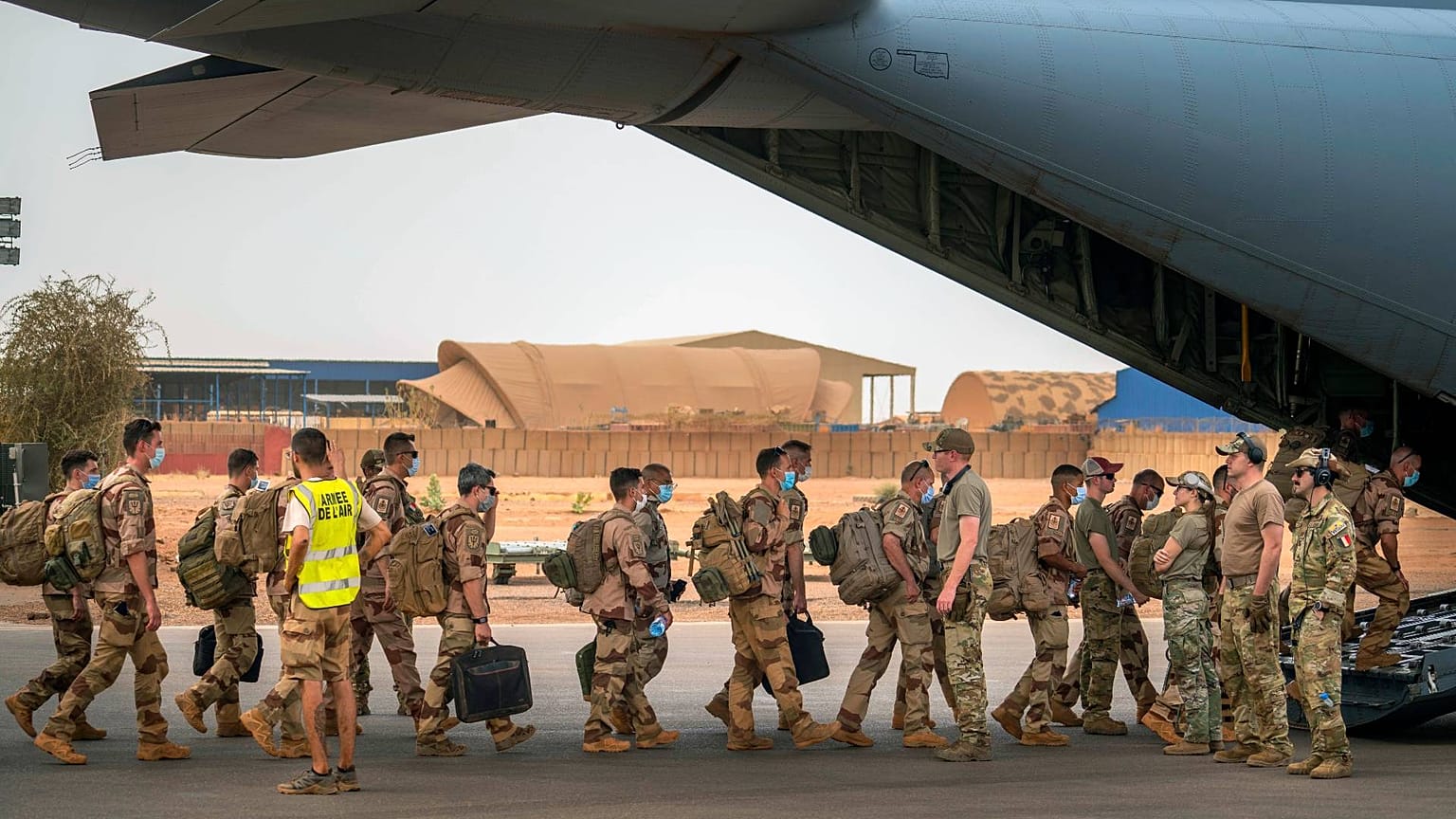 Mali'de görev yapan Fransız askerleri 