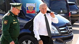 Putin llega a 'Army 2022' acompañado del ministro de Defensa