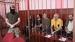 I cinque cittadii stranieri in tribunale a Donetsk. (15.8.2022)