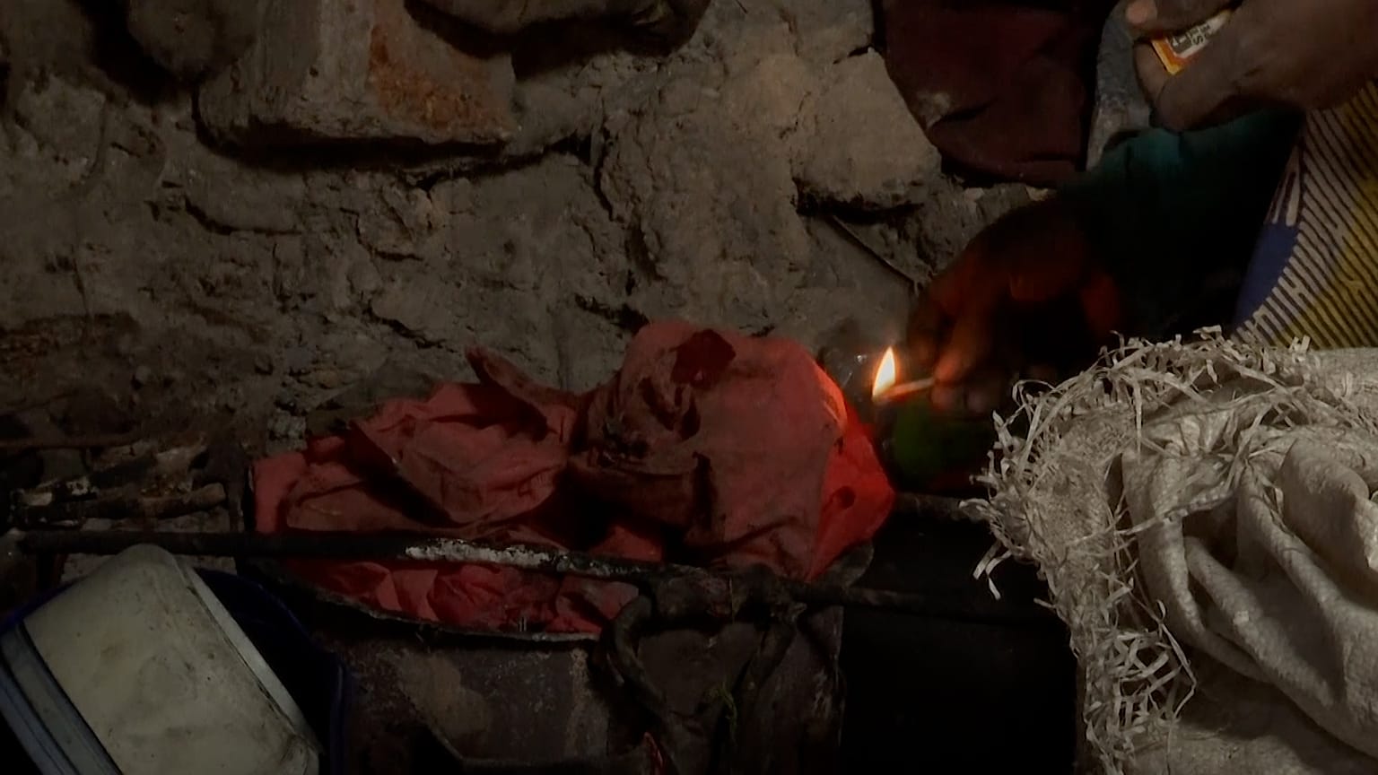 Many people in Kenya now use plastic bags as fuel to be able to cook