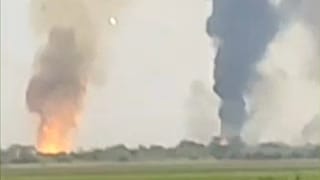  Rusya'nın yasa dışı ilhak ettiği Kırım'ın Canköy bölgesindeki askeri depoda çıkan yangın