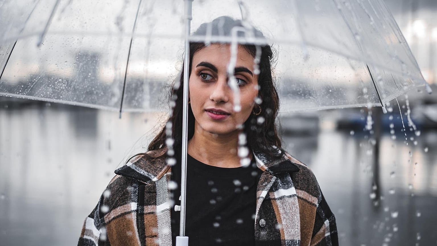 Writing reviews on rainy days could make you more critical. 